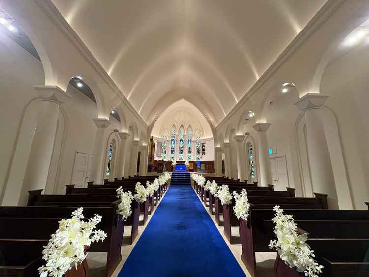 圧巻の大聖堂。天井がとても高く非常に洗練された雰囲気。