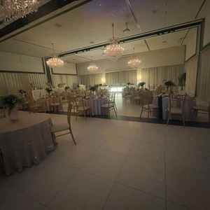 パーティー会場、カーテン開ければ日もしっかり差し込みます！