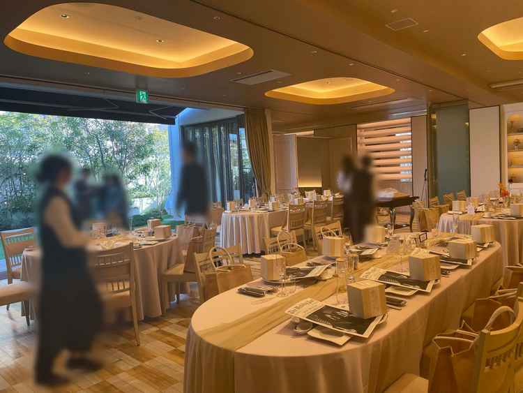ガーデンと披露宴会場がひと続きで、見学の日は気温も良かったため風が気持ちよかったです。