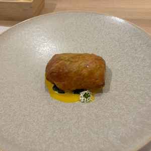 サワラのパイ包です。味がしっかりしており美味しかったです。