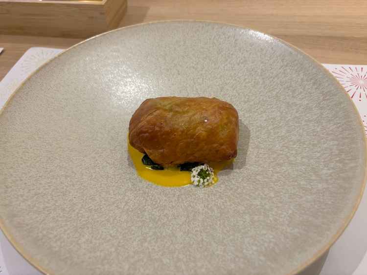 サワラのパイ包です。味がしっかりしており美味しかったです。