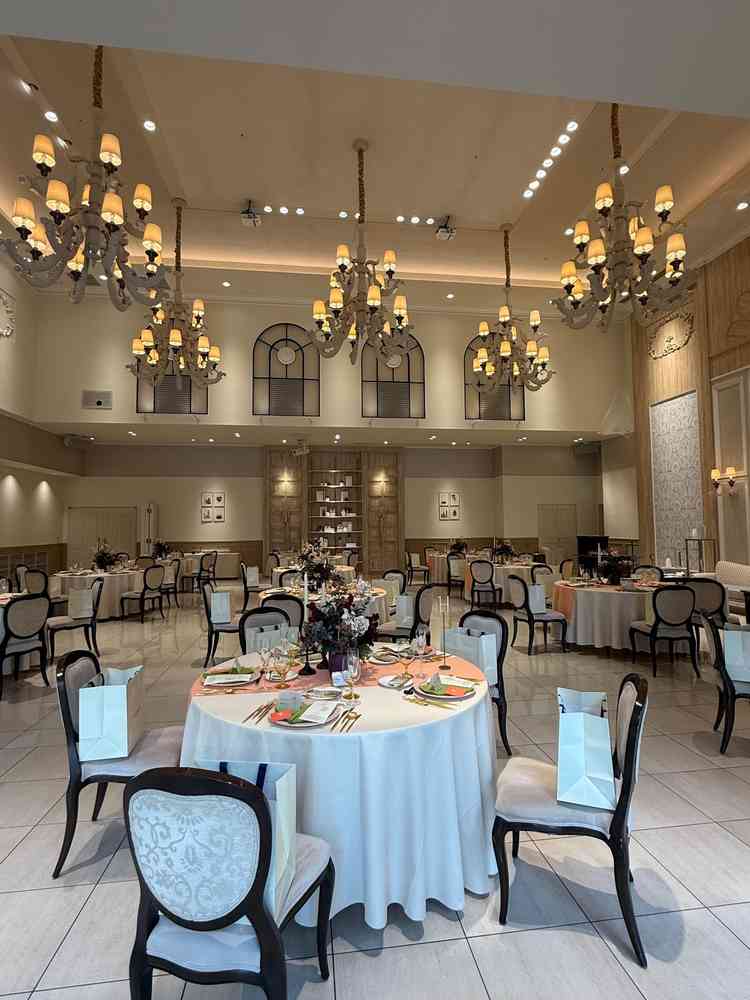 100人以上入る広々のした披露宴会場