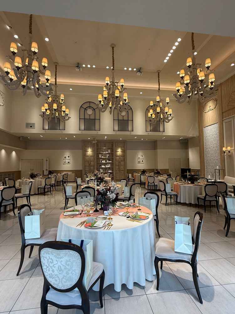 100人以上入る広々のした披露宴会場