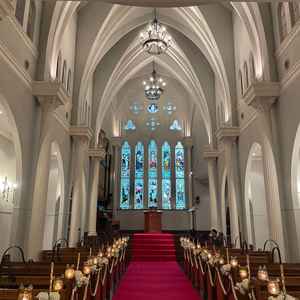 チャペルはとてもロマンチックな雰囲気でした！蝋燭がライトじゃなくて本物なのも、雰囲気があって素敵！