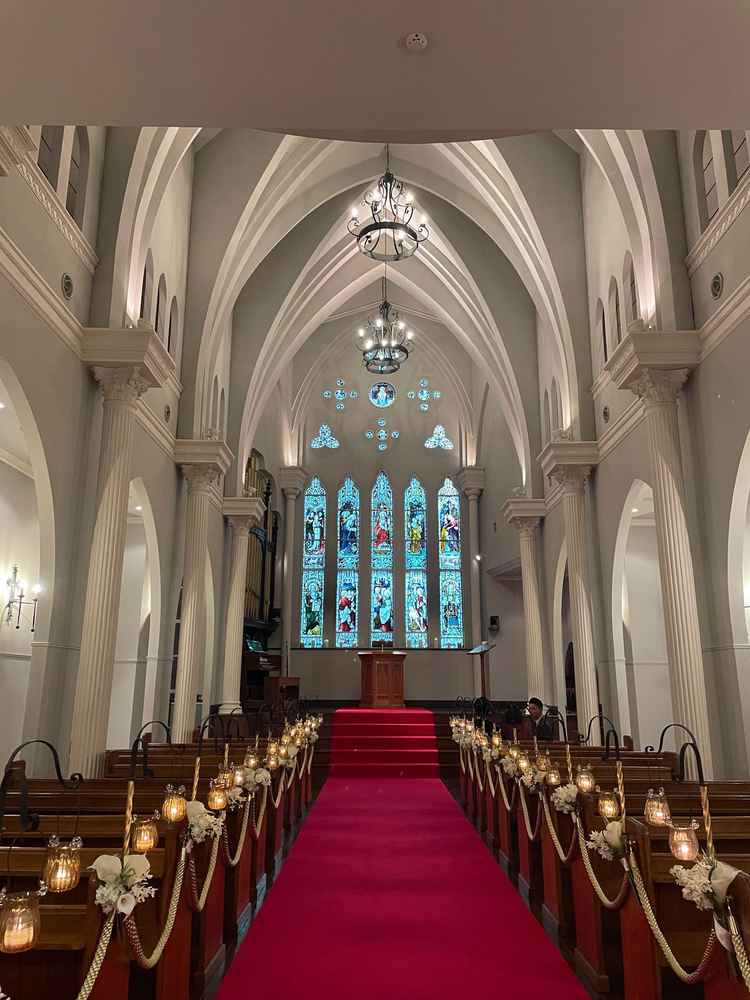 チャペルはとてもロマンチックな雰囲気でした！蝋燭がライトじゃなくて本物なのも、雰囲気があって素敵！