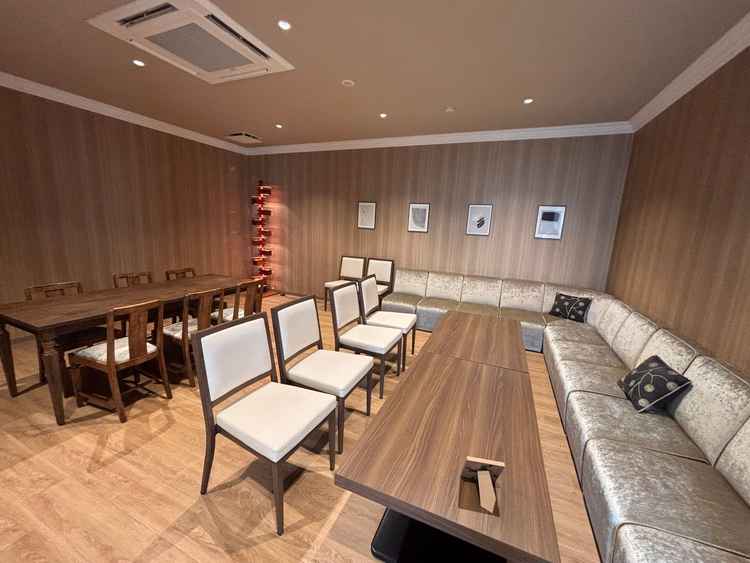 親族控室。両家別の部屋であるにも関わらず、広いお部屋が用意されている。