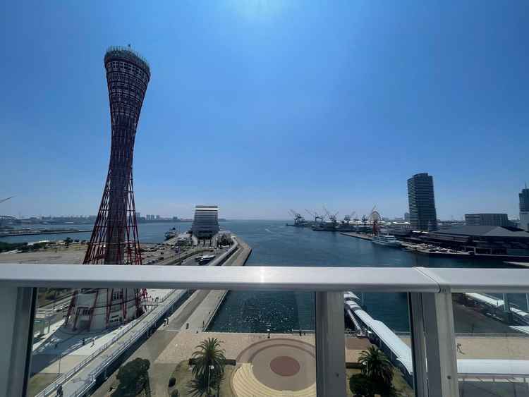 チャペルを抜け外に出ると、開放感のあるテラス