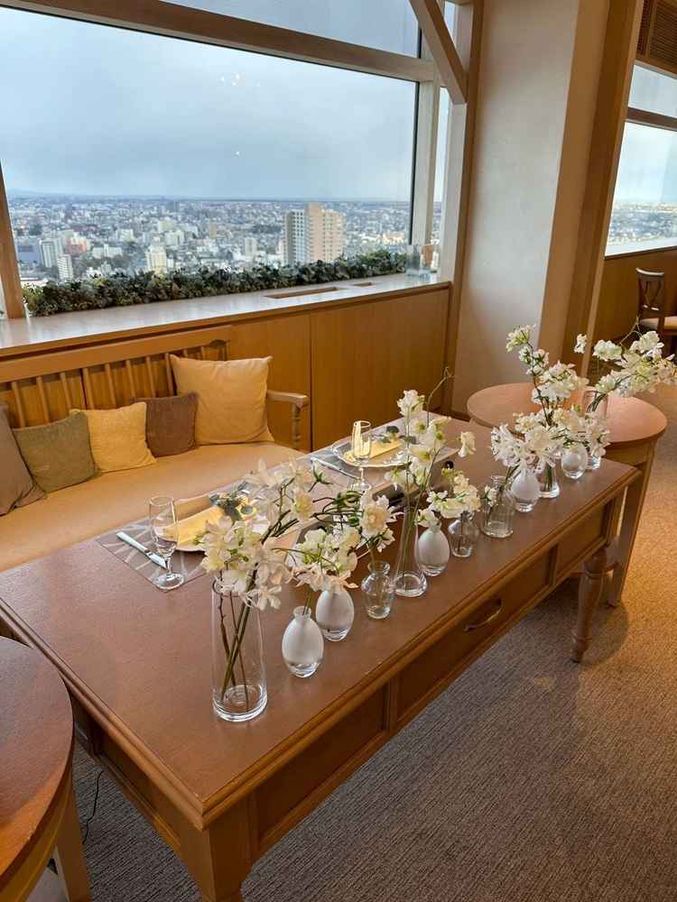 披露宴会場の高砂。