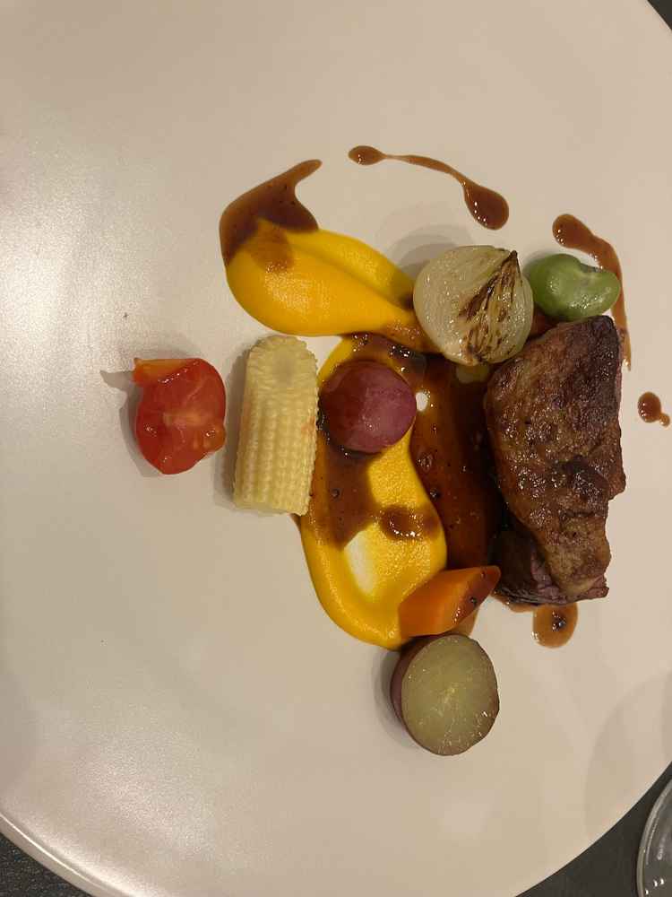 お肉は柔らかく、フォアグラ美味しかったです。