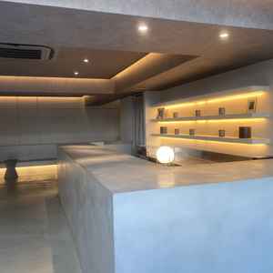 待ち合い室がスタイリッシュな落ち着いた雰囲気。