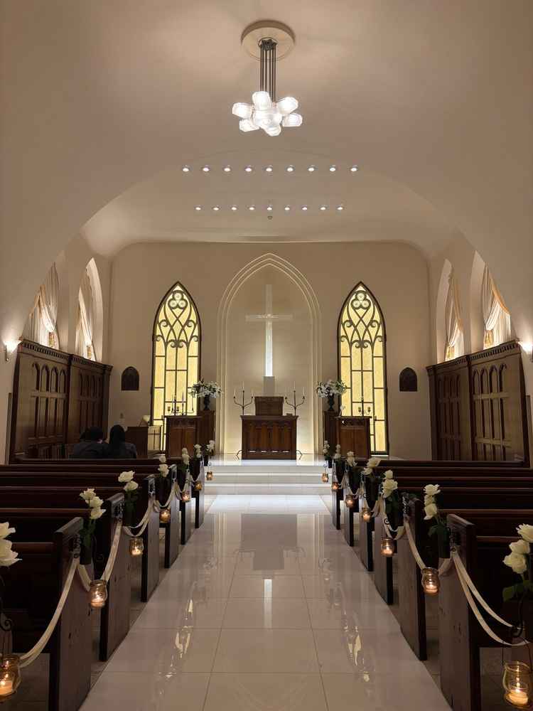 大理石に映る十字架です（このようなアングルで撮影されたお写真がとても良かった）