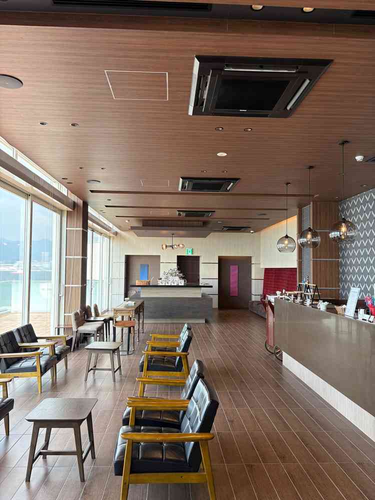 ゲストの待合室。待合室から景色が素敵で雰囲気が良いです。