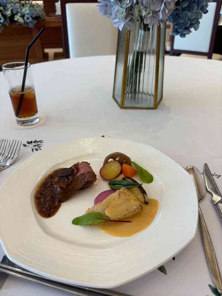 メインのチョイス。仙台牛は火加減が絶妙でジューシー、甘鯛は鱗まで美味しくいただくことができました。