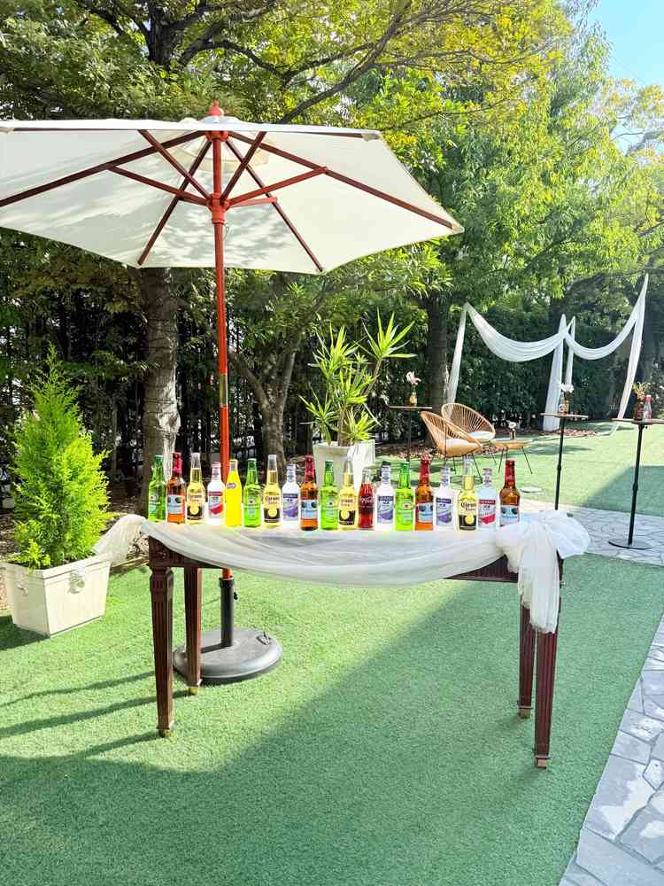 ガーデンにあるドリンクスペース。晴れた日には外でパーティーができるのが素敵です。