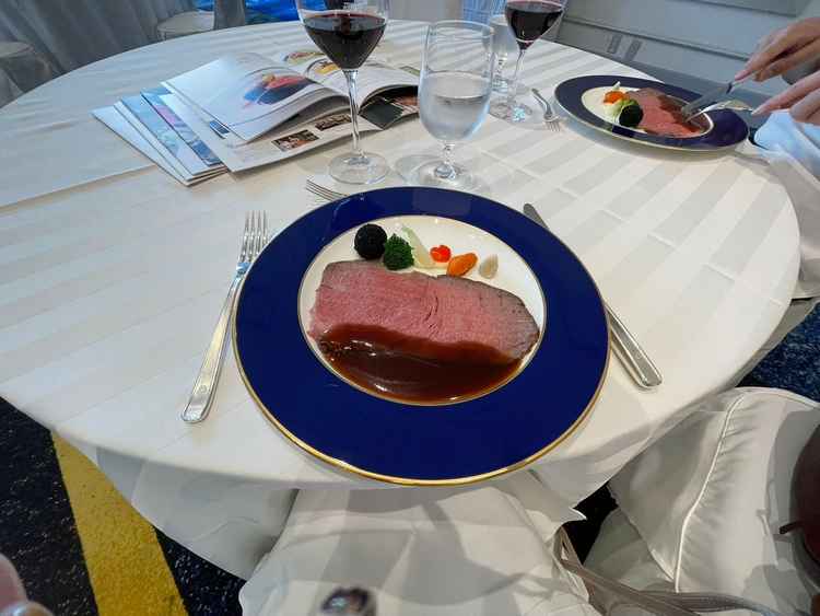 ローストビーフを試食させていただき、期待以上の上質な味わいと美味しさに感動しました。