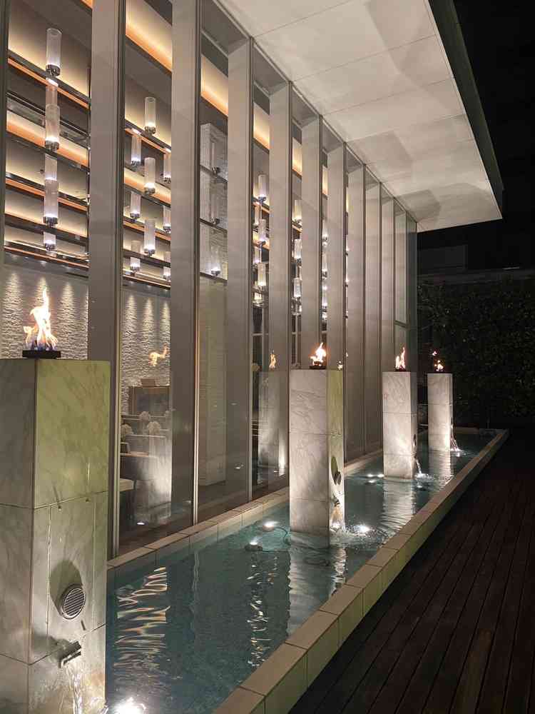 式場外観(庭がある)