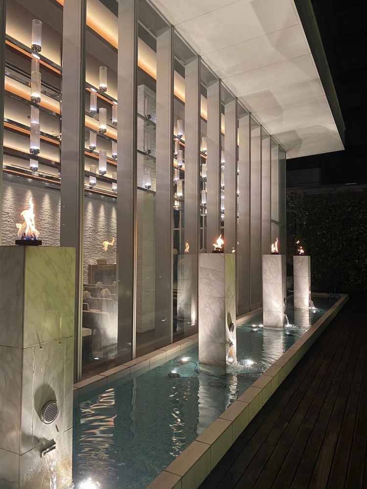 式場外観(庭がある)