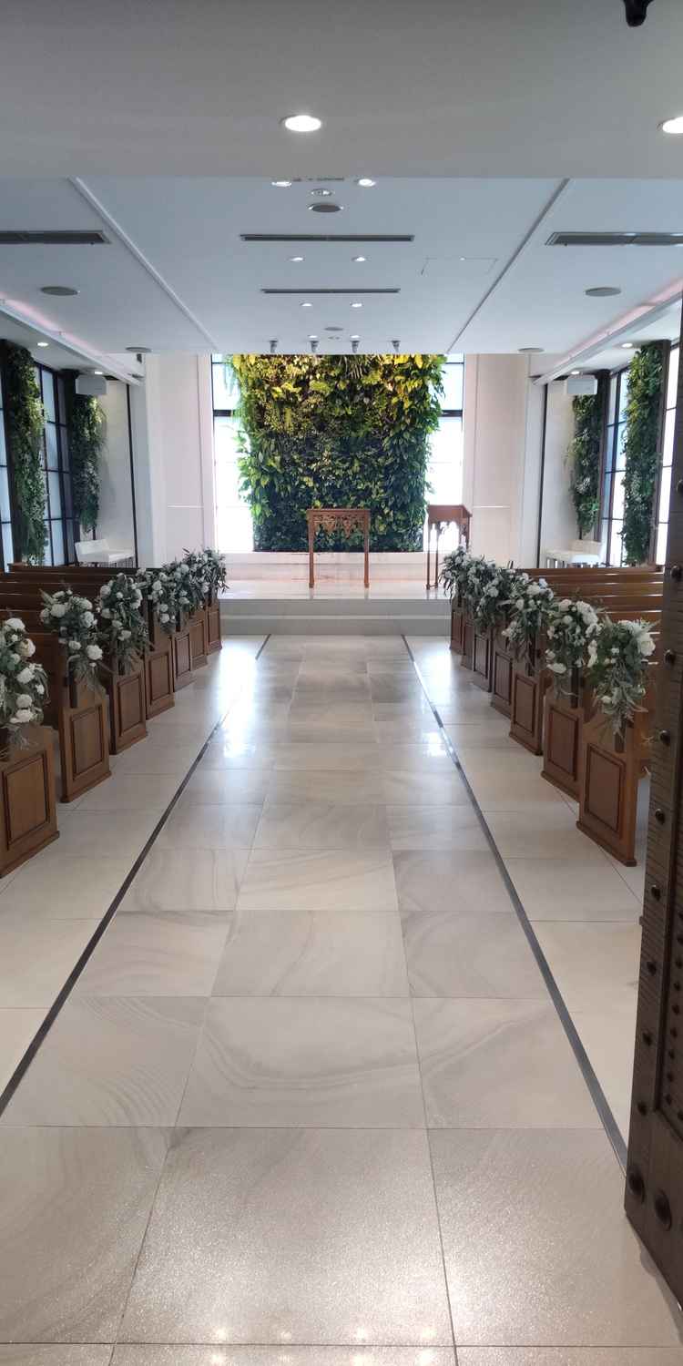 室内チャペル。ゲスト13名の親族のみの挙式予定なので、サイズ感が丁度良く、可愛い印象でした。