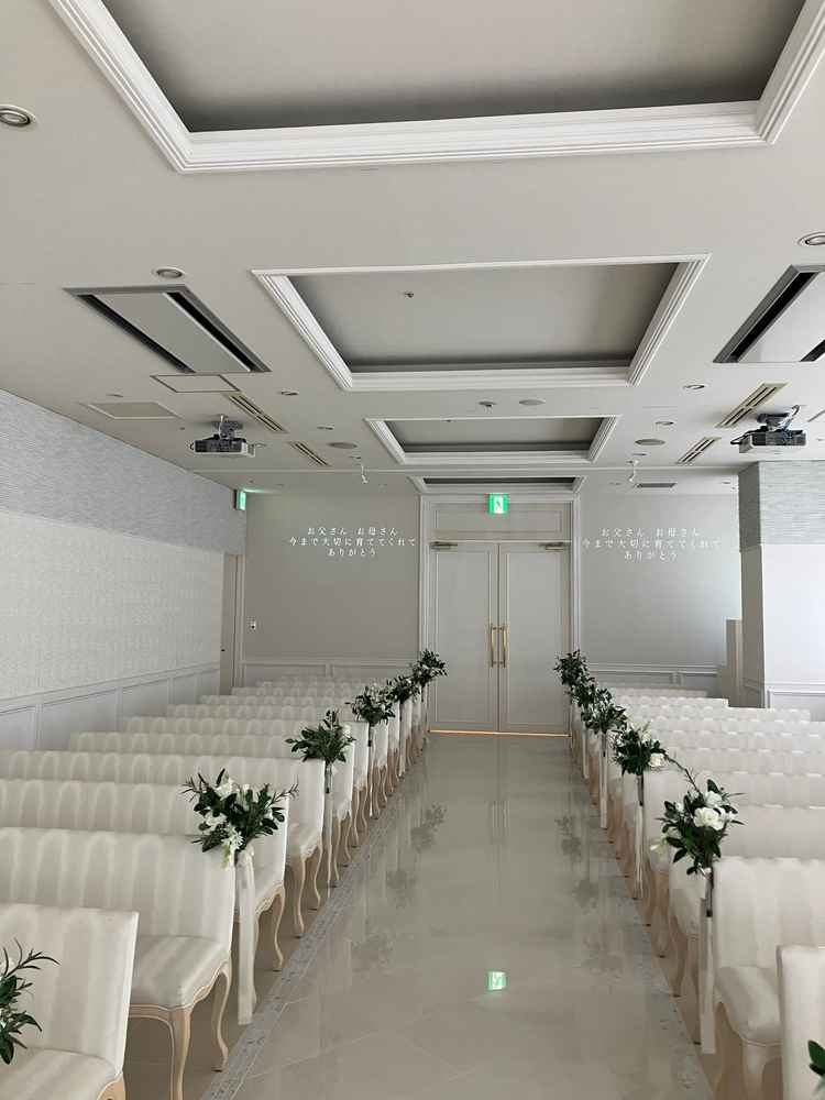 チャペルに入場する前に、感謝のメッセージムービーを流すことができます。