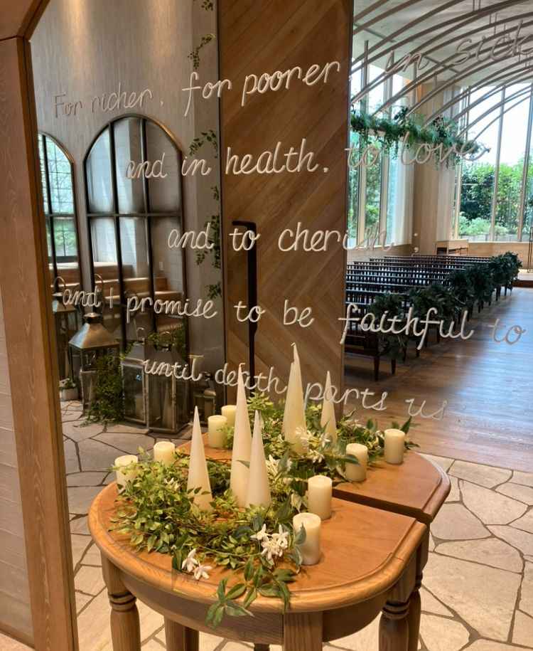 チャペルの入り口には鏡が！