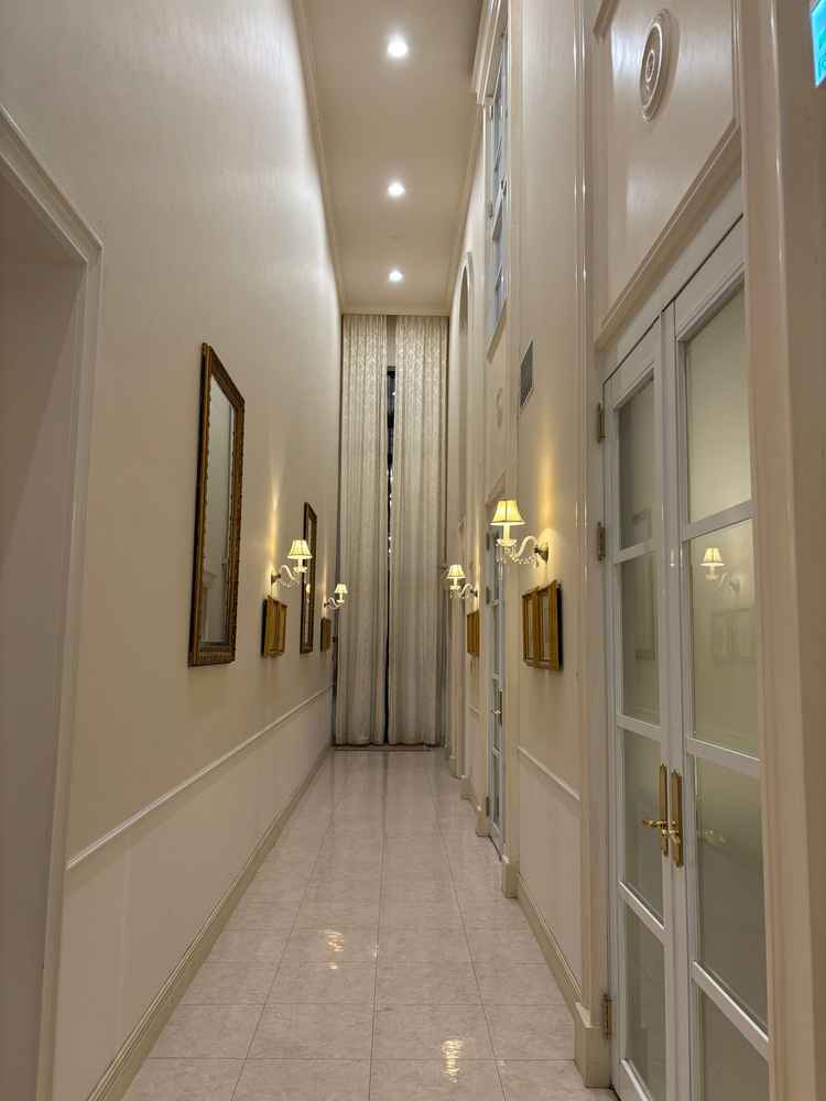 白を基調とした館内で可愛らしい雰囲気でした。