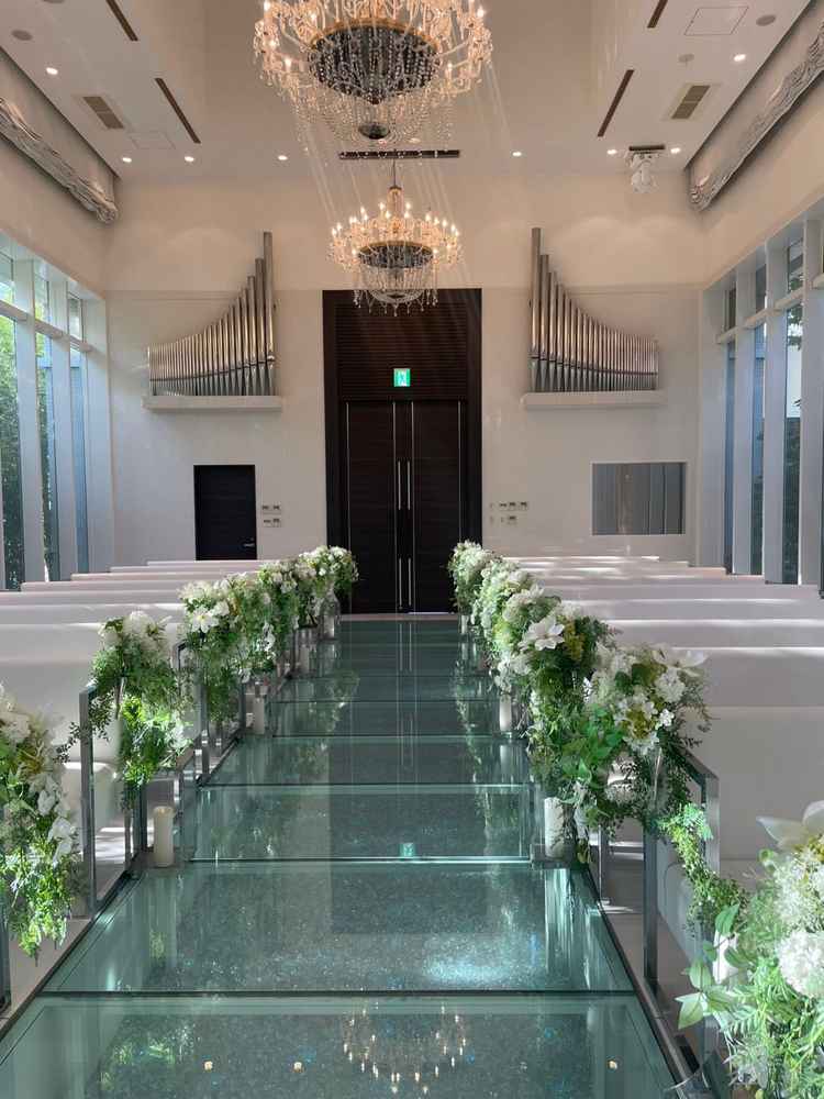 厳かというよりは、綺麗なチャペルでした。また模擬結婚式みたいな形で、丁寧に対応いただきました。