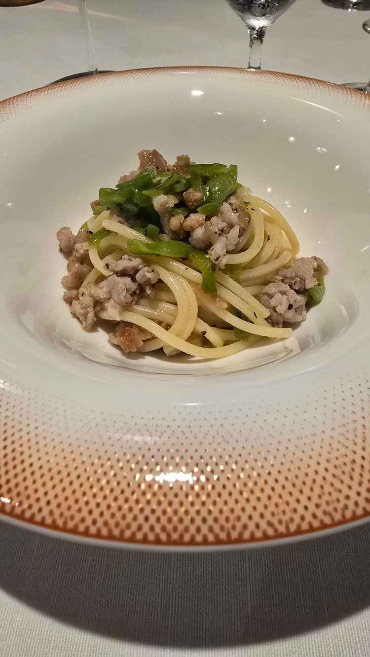青唐辛子とサルシッチャのパスタ。シンプルながら洗練された味付けでとても美味しかったです。