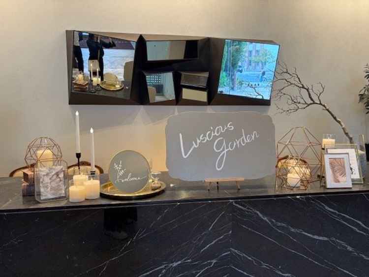 受付スペースの小物は無料で貸していただけるので費用を抑えることができます