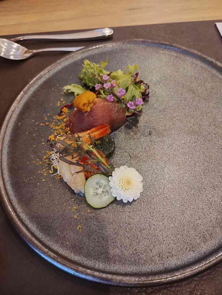 前菜、まぐろとエビ