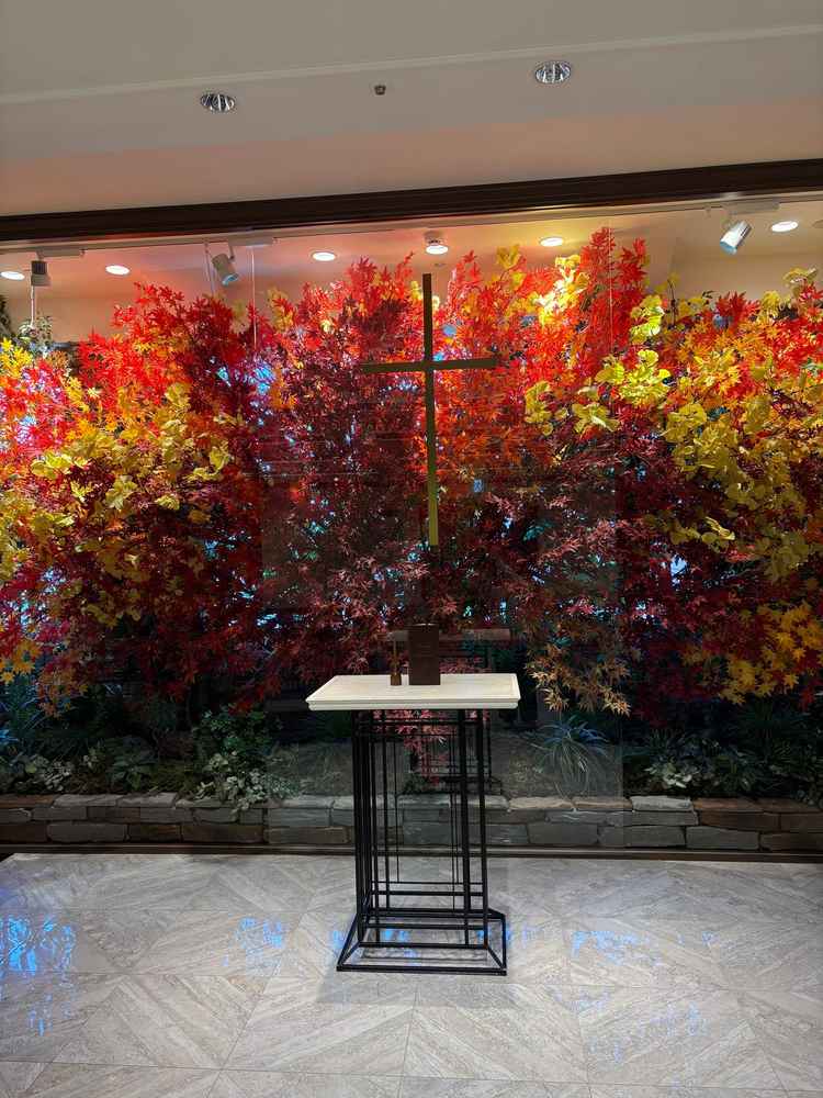 秋のチャペルだったけどとっても綺麗。強いて言うなら造花なのが少し残念。