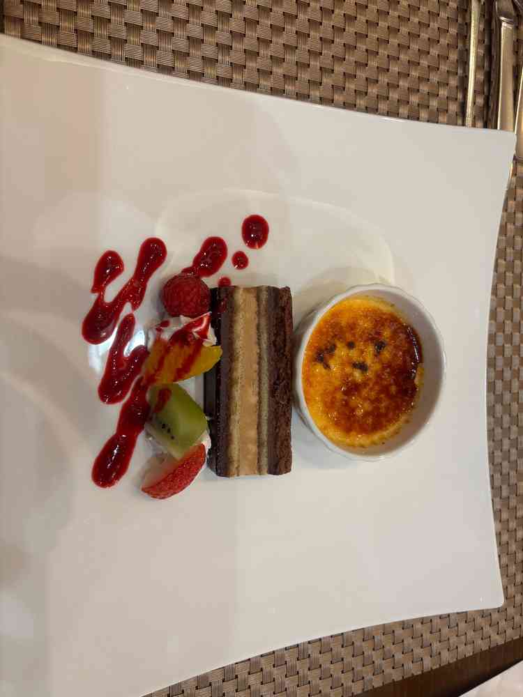 試食のデザートです。とても美味しかったです。料理を推している理由が分かりました。