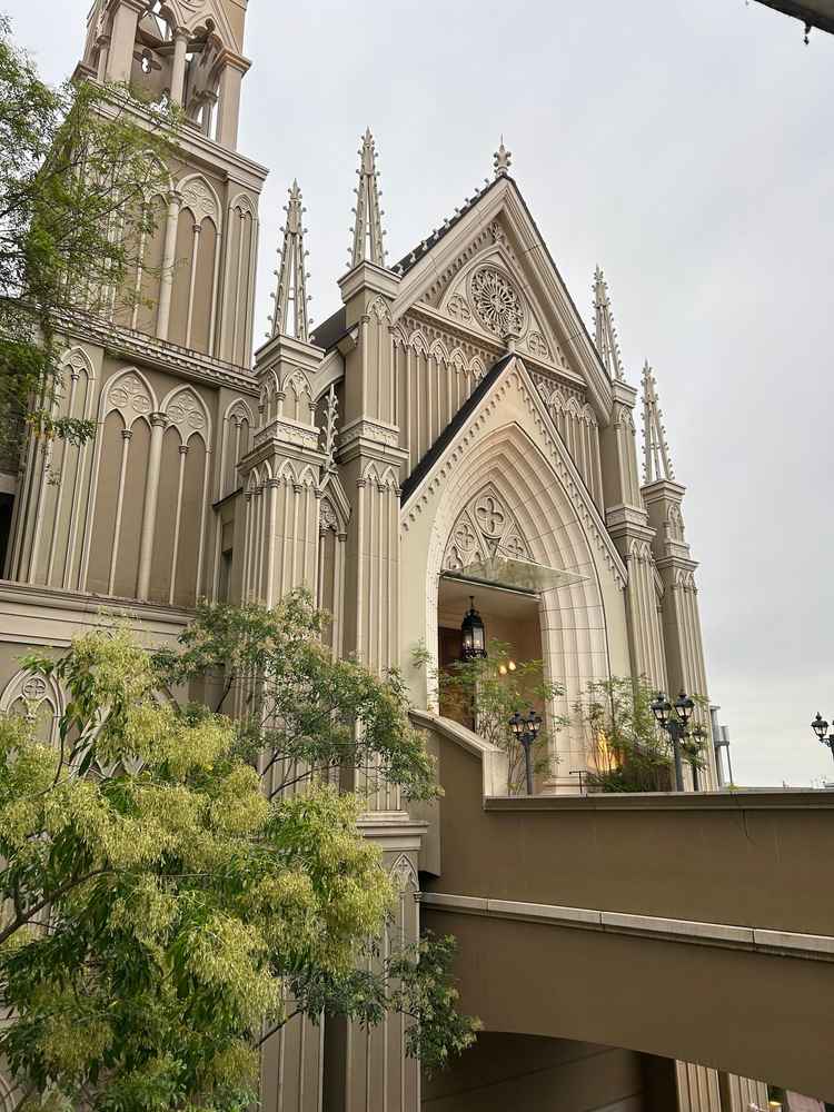 チャペルの外観写真。参加者がチャペルにたどり着くまでを、まるでディズニーのように楽しむことが出来る