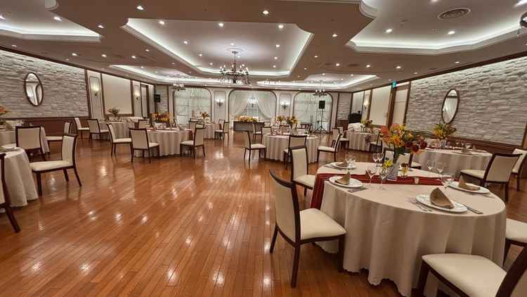 1番私達のイメージに合っていそうな会場、レガーロ。フローリングなのでアットホームな雰囲気でした。