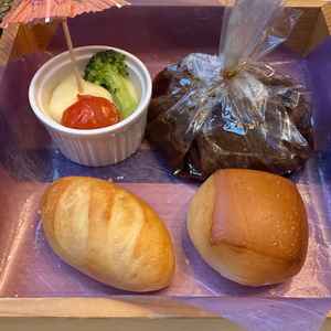 ビーフシチューはお肉がほろほろで美味しかった