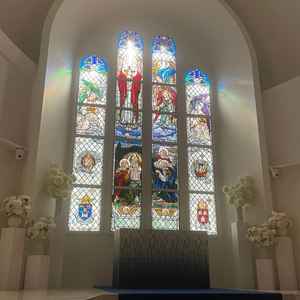 チャペルの中のステンドグラスがとても素敵でした。