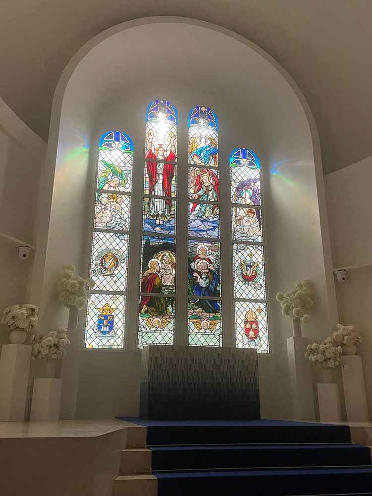 チャペルの中のステンドグラスがとても素敵でした。