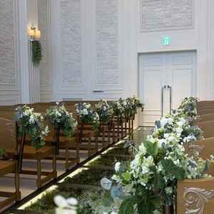 白を基調とした会場で、とても緑が映えていました。