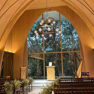 チャペル。照明の演出も素敵でした。