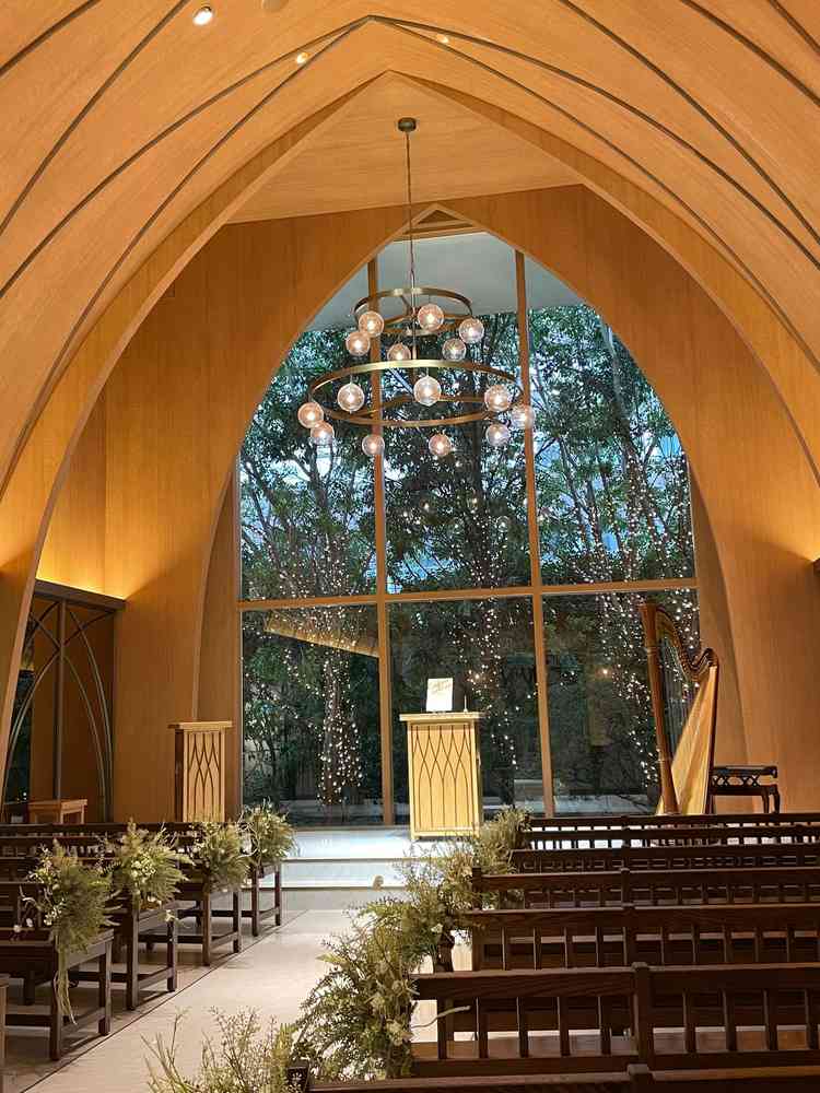 チャペル。照明の演出も素敵でした。