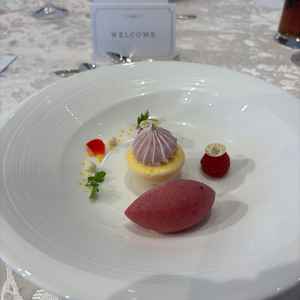 試食三品目、ミックスベリーのデザート