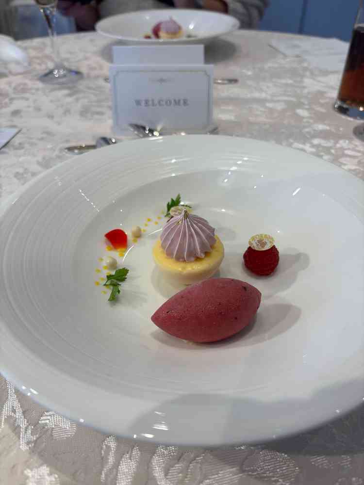 試食三品目、ミックスベリーのデザート