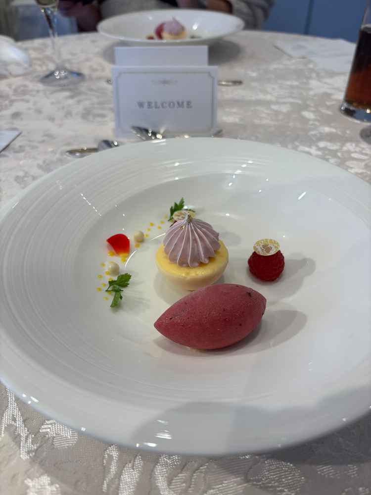 試食三品目、ミックスベリーのデザート