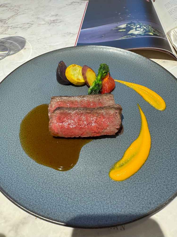 メインのお肉料理