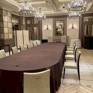 20名程度の親族婚であれば、長テーブルで席を作ることもできる。