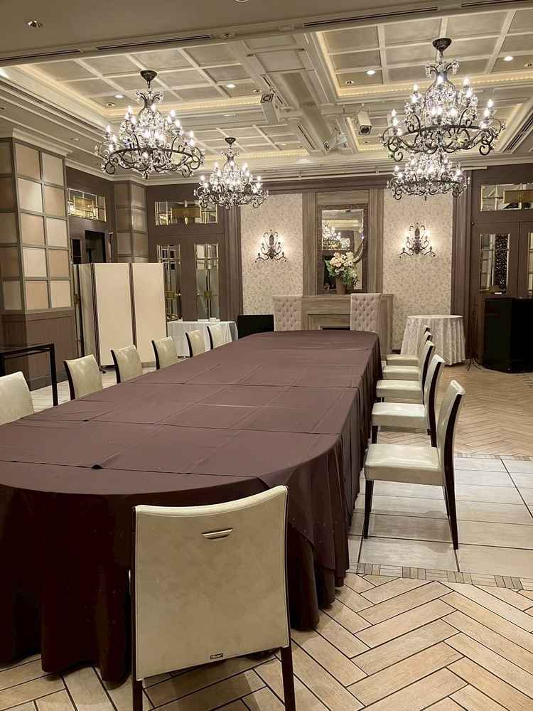 20名程度の親族婚であれば、長テーブルで席を作ることもできる。