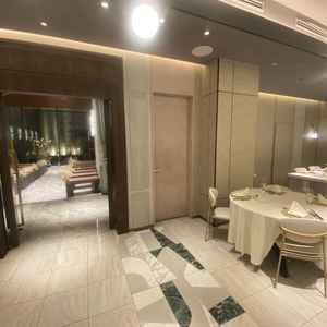 披露宴会場とチャペルの距離が近く、使い方次第で演出が広がりそう。