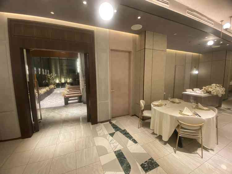 披露宴会場とチャペルの距離が近く、使い方次第で演出が広がりそう。