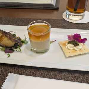 試食の先付け。真ん中のさつまいもをつかった料理がメインより美味しいと感じた。