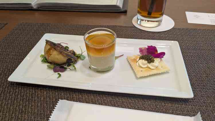 試食の先付け。真ん中のさつまいもをつかった料理がメインより美味しいと感じた。