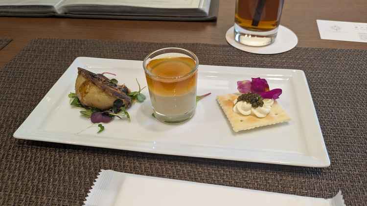 試食の先付け。真ん中のさつまいもをつかった料理がメインより美味しいと感じた。